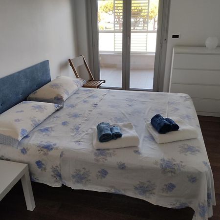 White-Blue Vibes, Seafront 2-Bedroom Apt มอนเตซิลวาโน ภายนอก รูปภาพ