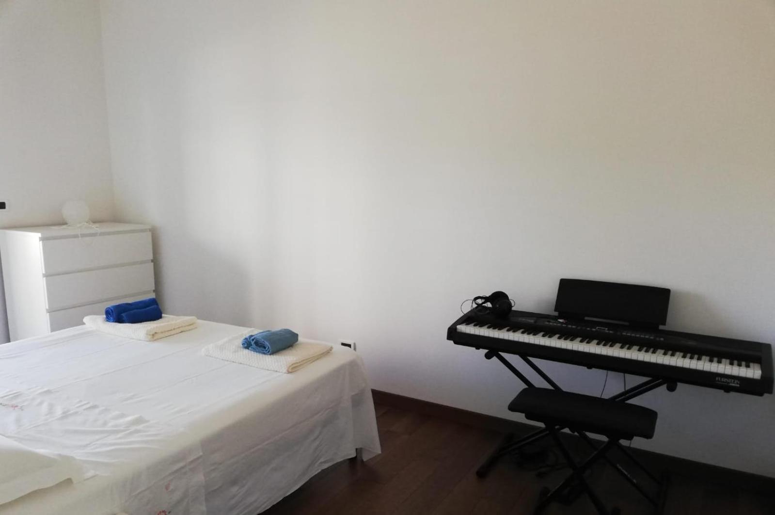 White-Blue Vibes, Seafront 2-Bedroom Apt มอนเตซิลวาโน ภายนอก รูปภาพ