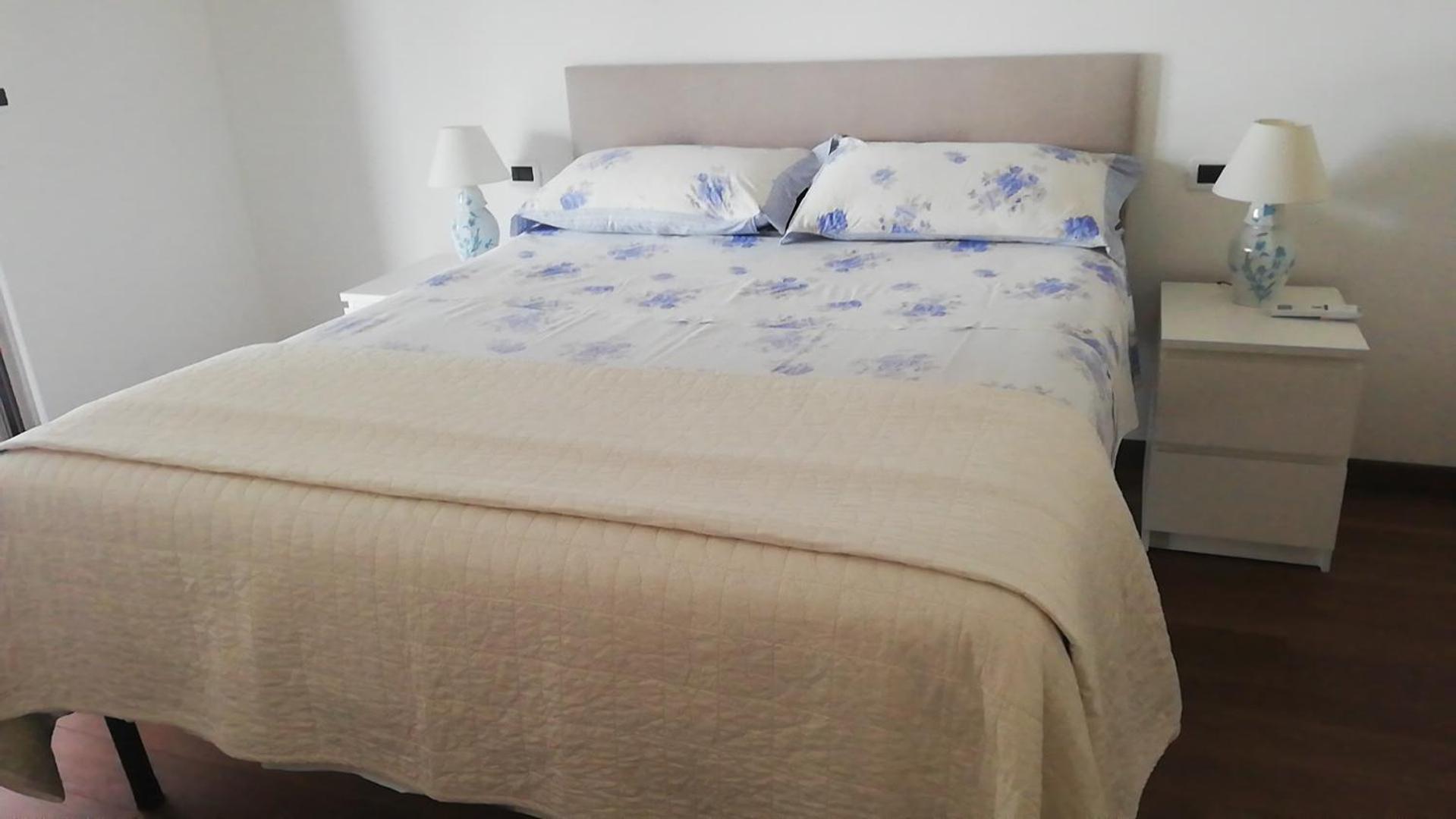 White-Blue Vibes, Seafront 2-Bedroom Apt มอนเตซิลวาโน ภายนอก รูปภาพ